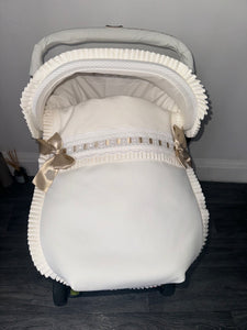 Cream Extra Ruffle Artenas Car Seat Set