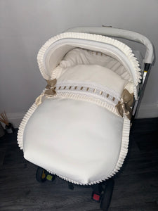 Cream Extra Ruffle Artenas Car Seat Set