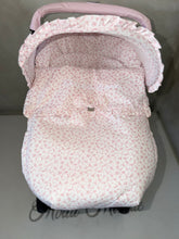 Load image into Gallery viewer, Floral Car Seat Set