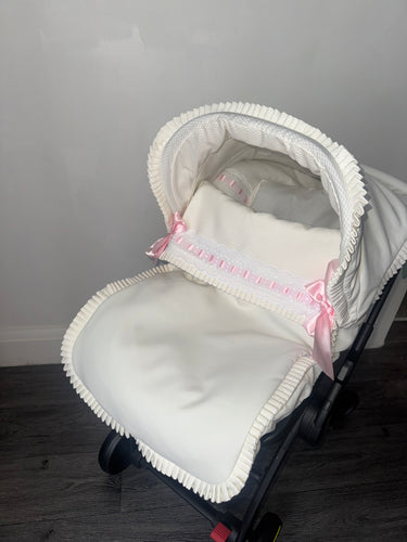 Cream Extra Ruffle Artenas Car Seat Set