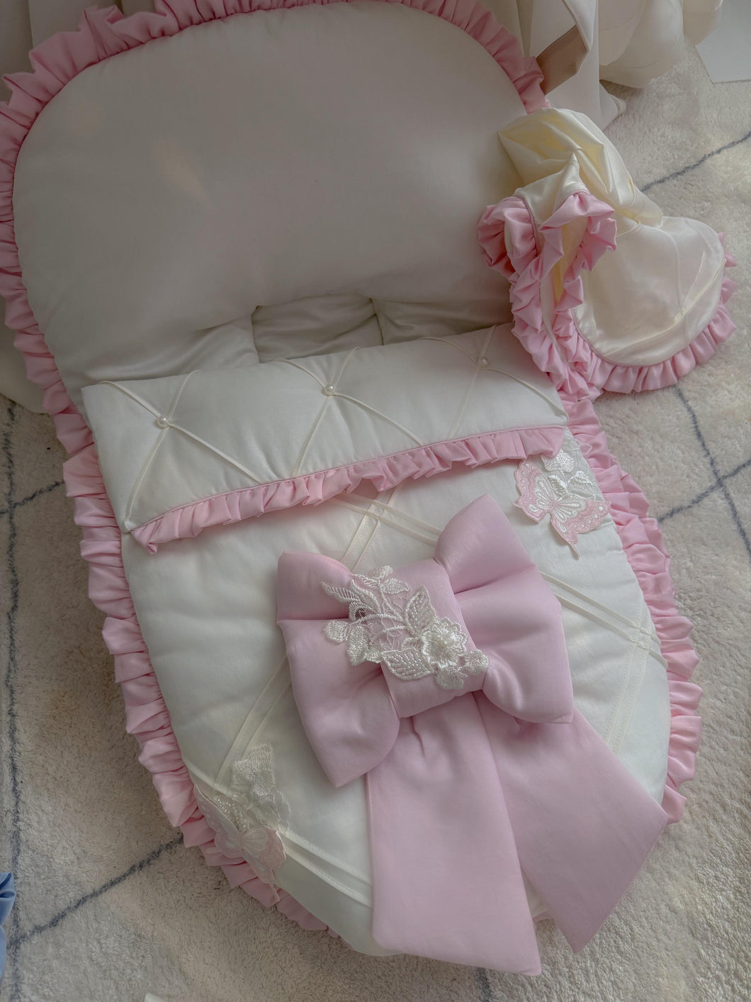 Satin diamond extra large bow lace set