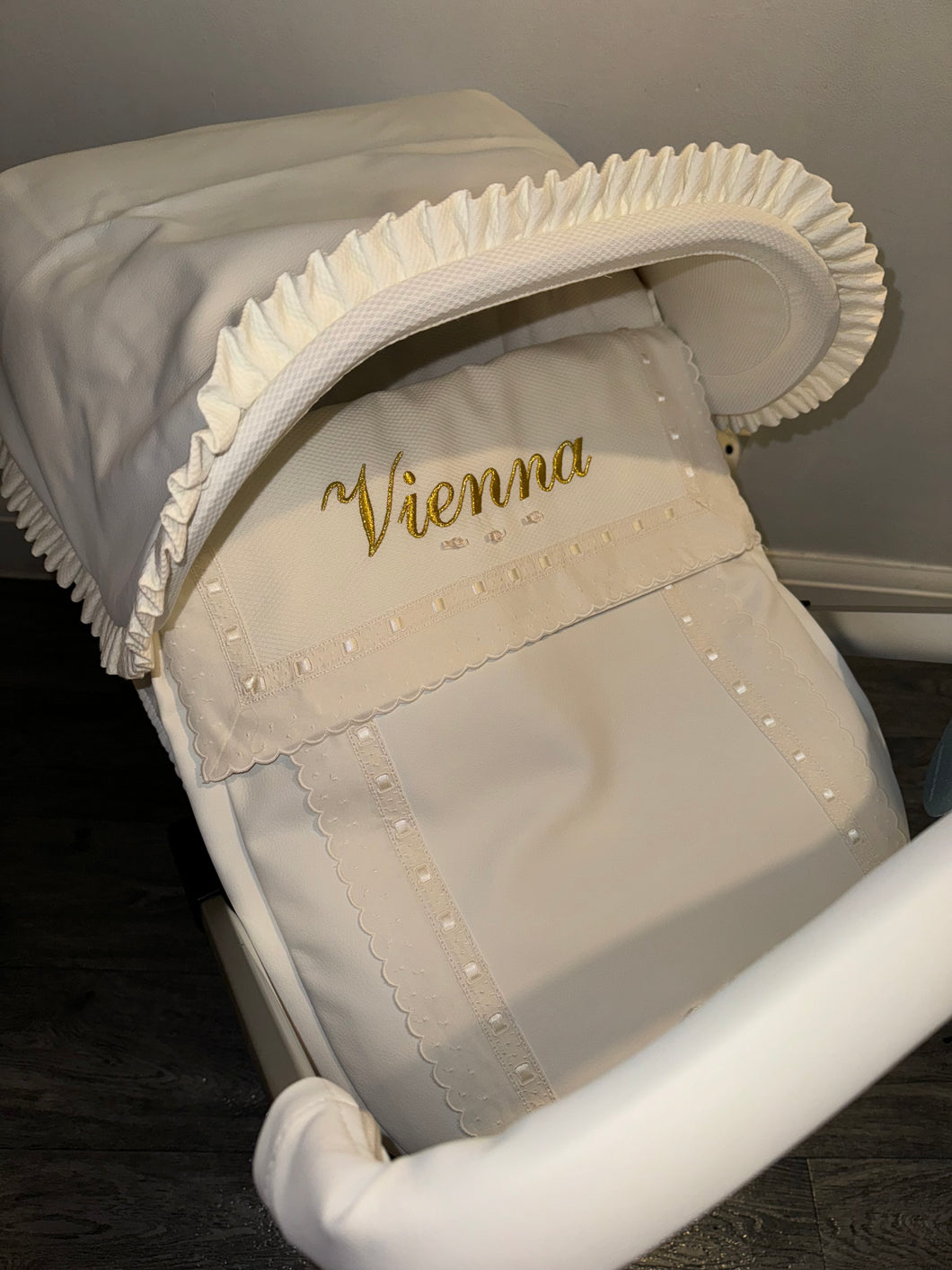 Leatherette Cream Carla car seat set