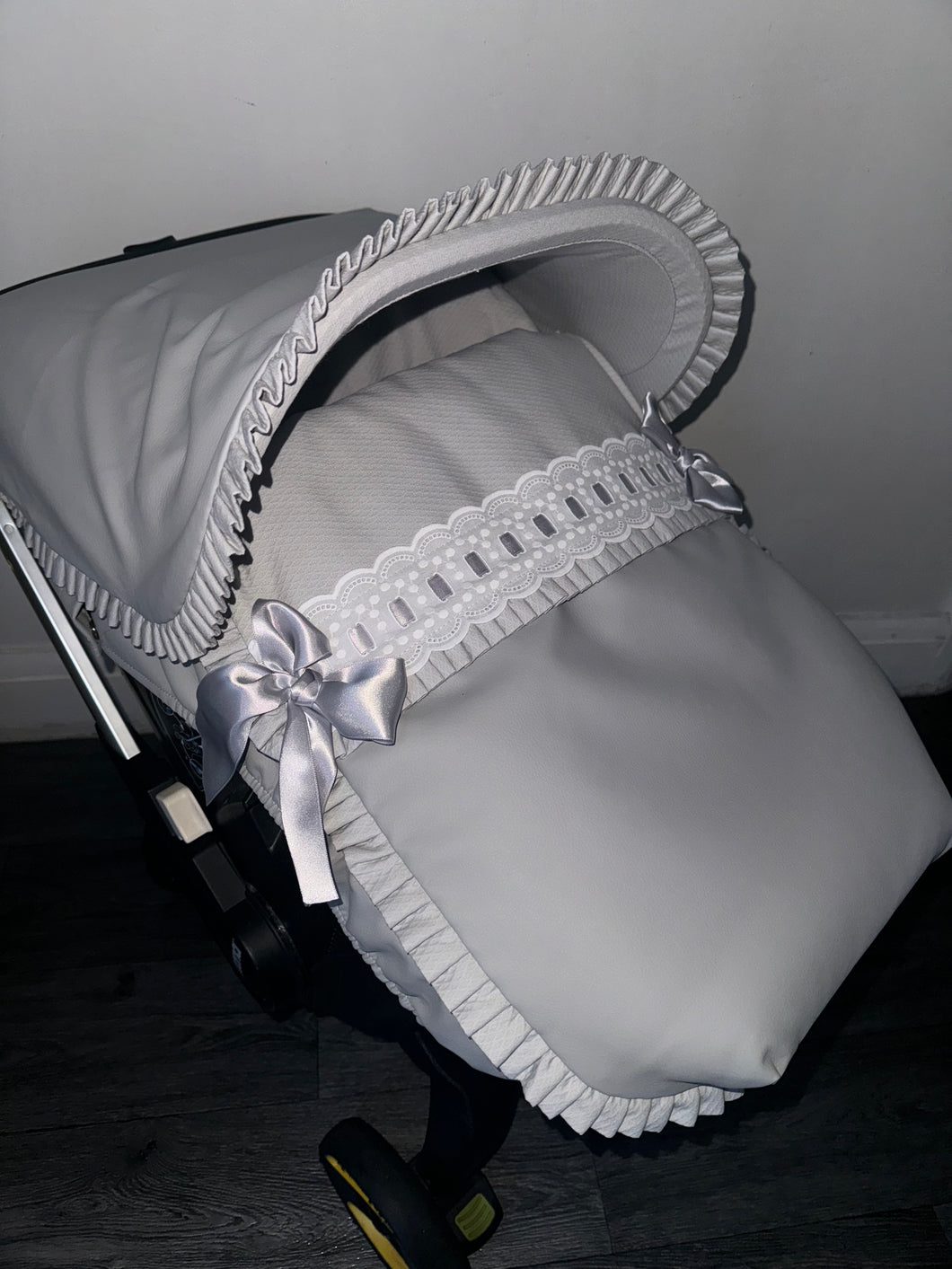 Extra Ruffle Artenas Car Seat Set *various colours*