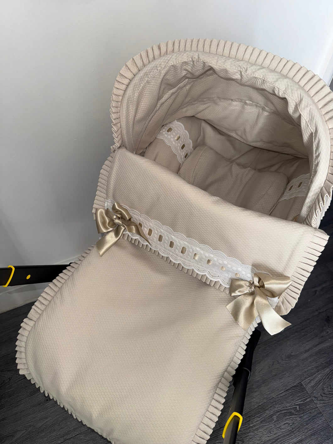 Material Camel Extra Ruffle Artenas Car Seat Set