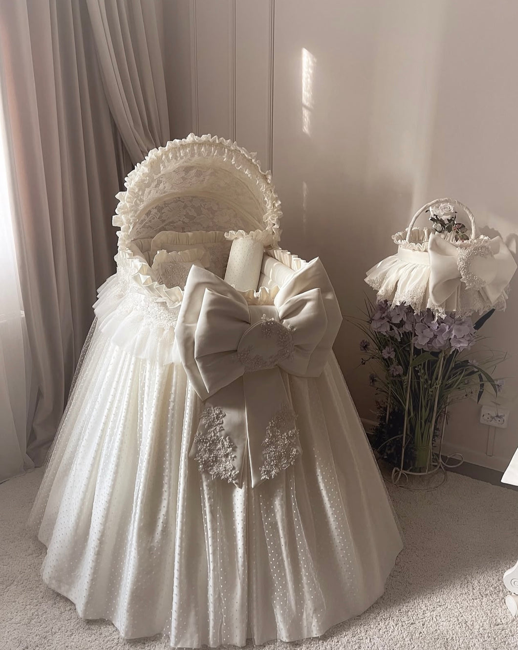 Elegance cream lace luxury full bassinet set