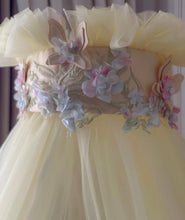 Load image into Gallery viewer, Yellow and pink luxury full bassinet set