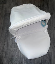 Load image into Gallery viewer, White Leatherette Artenas Car Seat Set