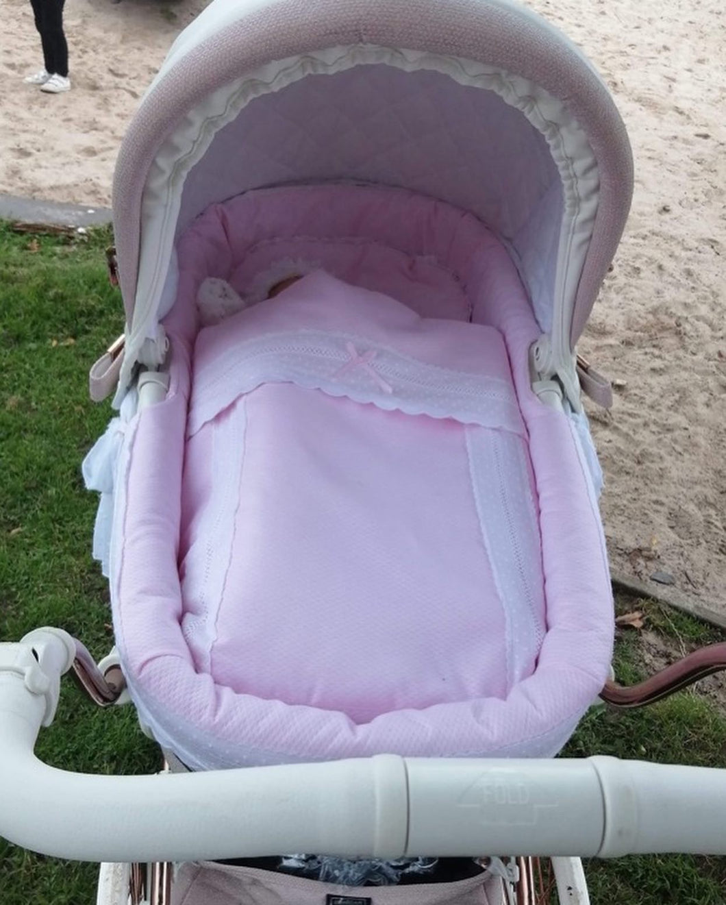 Bebécar/Universal Pink Julieta carrycot liner